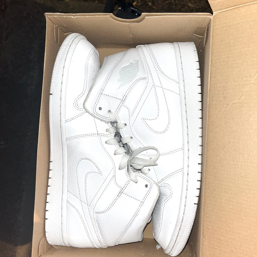 Air Jordan 1’s mid triple white (2018)